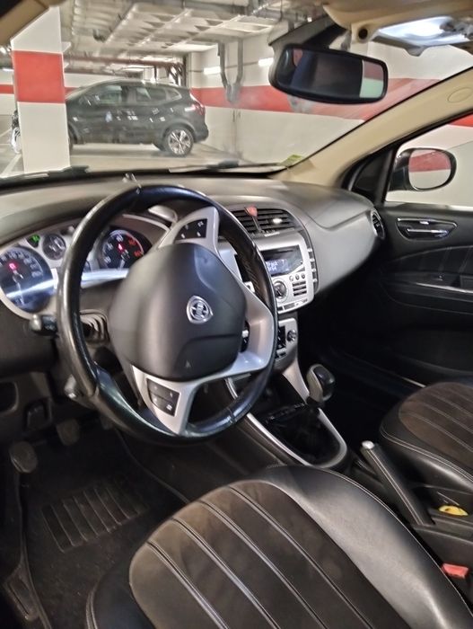 Lancia Delta Luxuoso Turbo Diesel 10