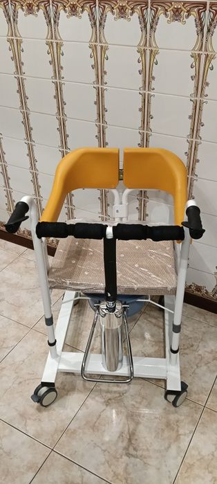 Cadeira de rodas de transferência