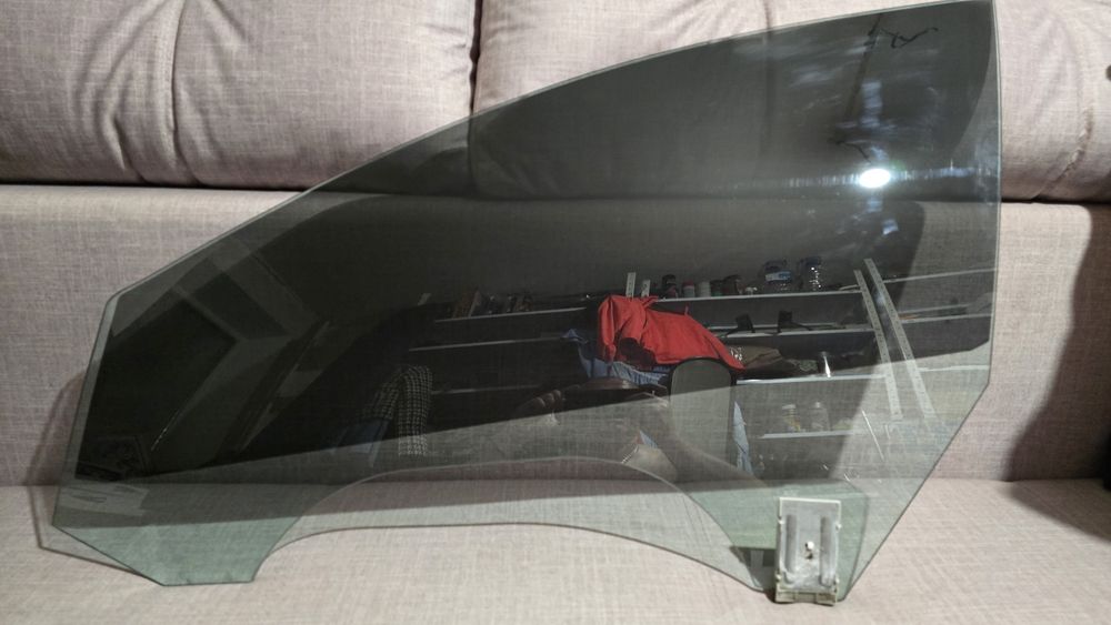 Левое(водительское) переднее стекло VW CC