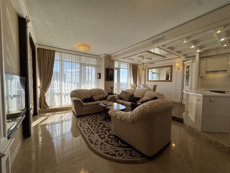 Без комісії Космополітан Сosmopolitan Дегтярівська 25А стильна класика