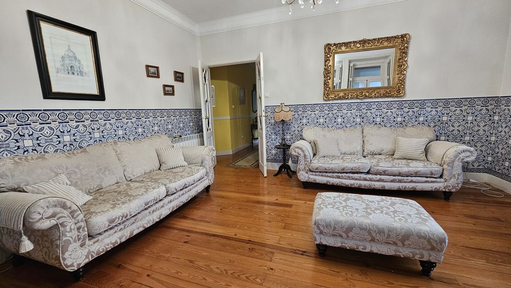 Conjunto de Sofás e mesa