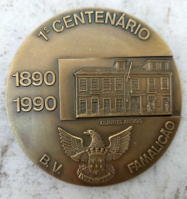 Medalhas alusivas a Associações de Bombeiros.