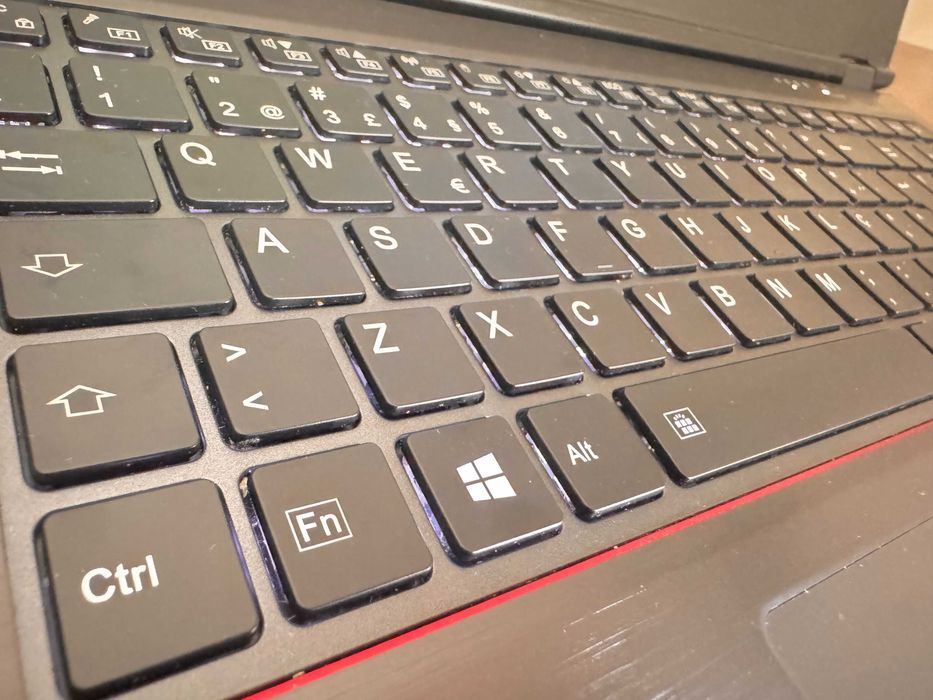 Fujitsu LifeBook U7510|15.6"FulHD|i7-10510U Quad Core|16G Ram|Ssd 512G