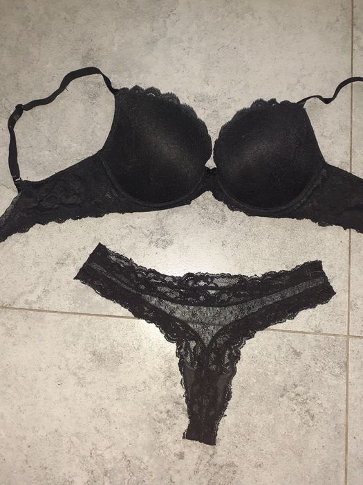 Komplet bielizny biustonosz 75B plus stringi S Intimissimi