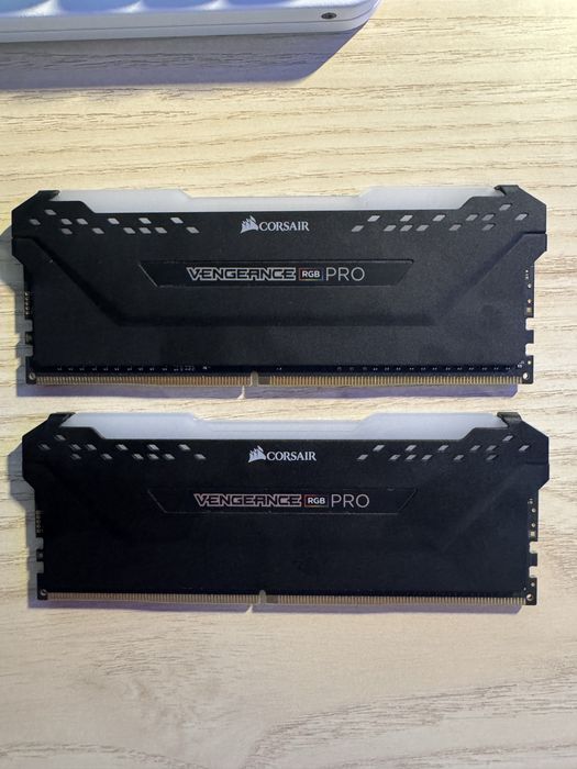 Corsair VENGEANCE RGB PRO  2x8gb 3200mhz