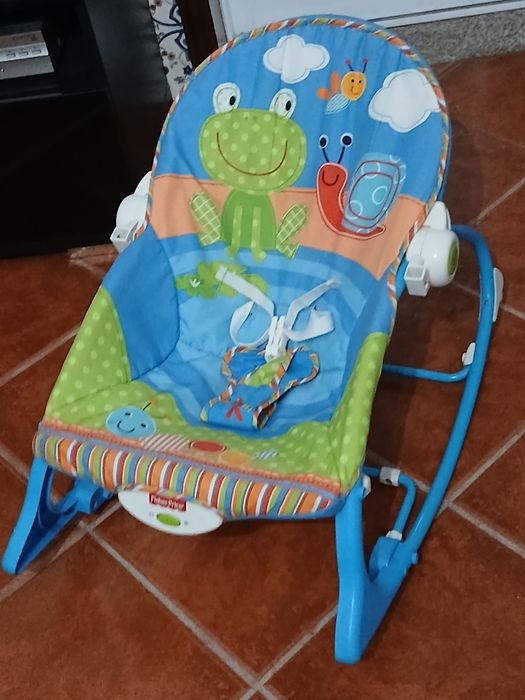 Vendo ESPREGUIÇADEIRA/BALOIÇO para criança com várias posições a funcionar bem. Possibilidade de entrega