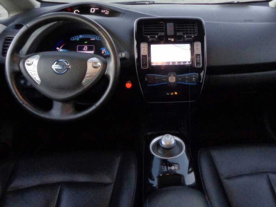 Nissan LEAF SL      2017