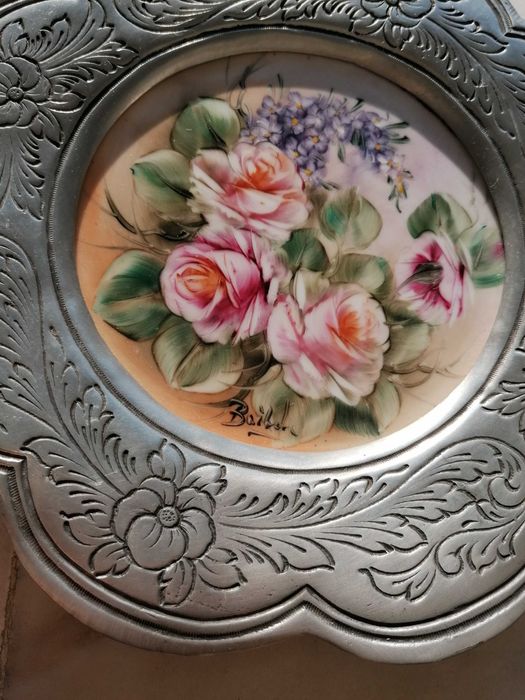 Hand-painted ceramic plate with tin frame430894948612853761