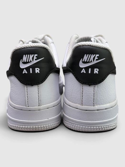 Buty Sportowe Nike Air Force 1 '07 Low Biały Czarny Rozmiar 37.5
