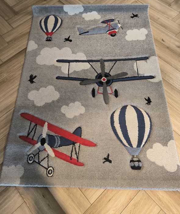 Dywan do pokoju dziecięcego w samoloty wymiar 120x 170