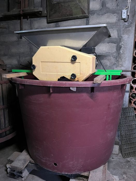 Dorna/bacia para uvas de 1000 litros