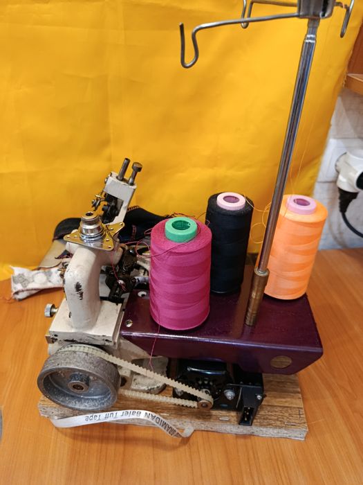 Стіл швейної машини.