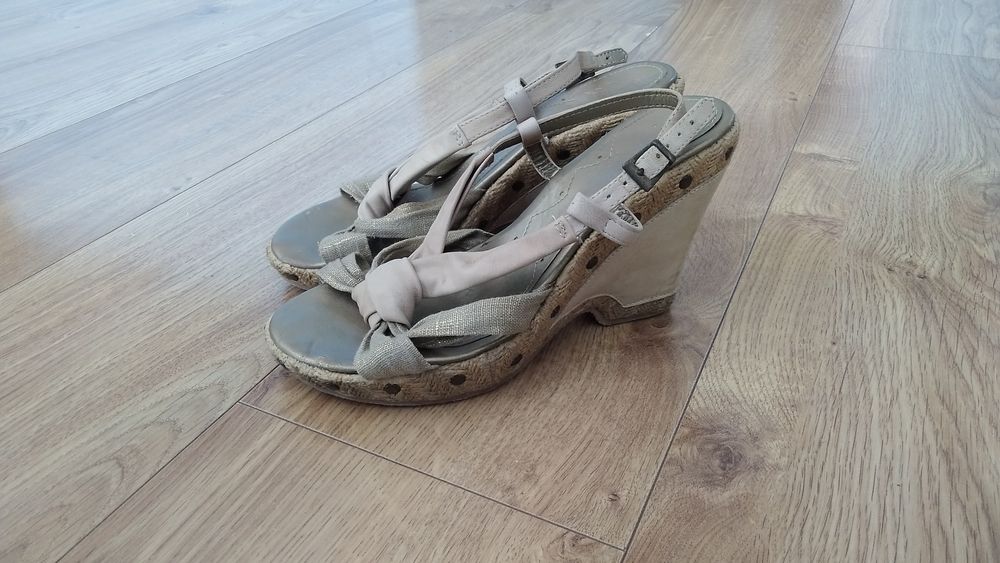 Sandały koturny skóra naturalna