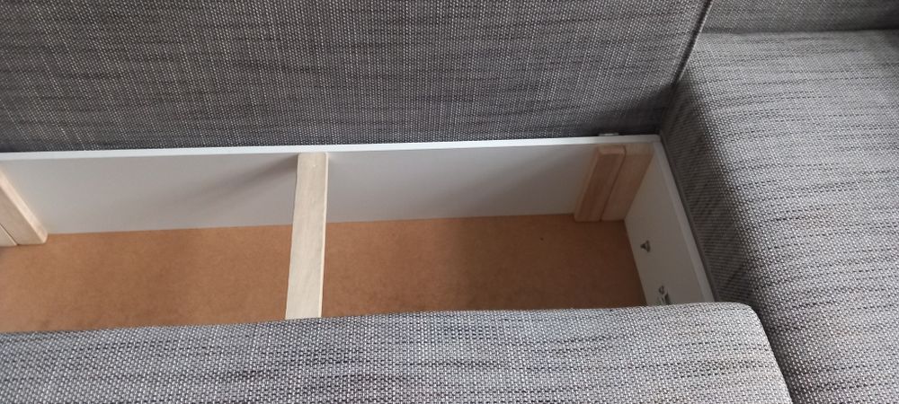 Narożnik prawo skrzydłowy na sprężynie