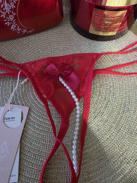 Seksowne koronkowe stringi damskie z perełkami