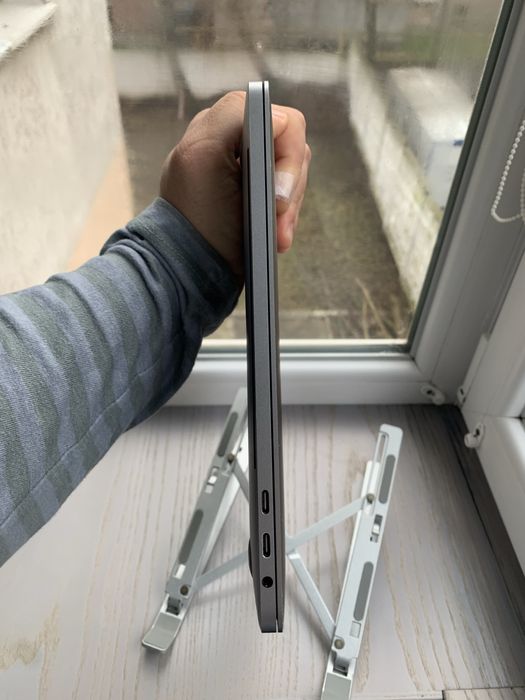 Macbook Pro 13 2018 i7 | 16Gb | 500 ssd 143 цикли А1989