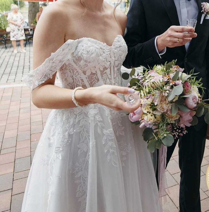 Suknia ślubna gorsetowa