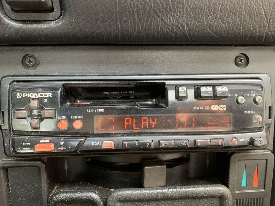 Radio pioneer keh-2730R