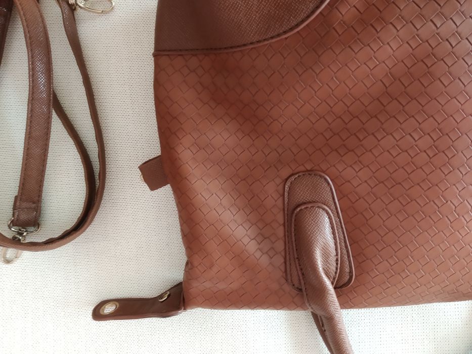 (NOVA) Mala de Mão e a Tiracolo Castanha com Relevo