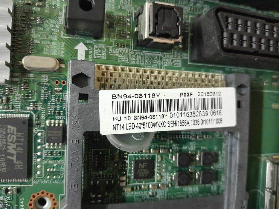 Televisão Samsung UE40J5100AW vendo as peças