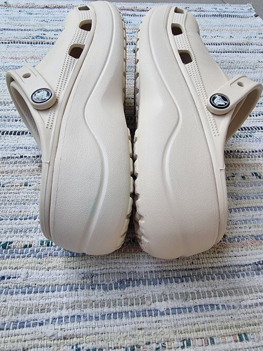 Buty Crocs beżowe w9
