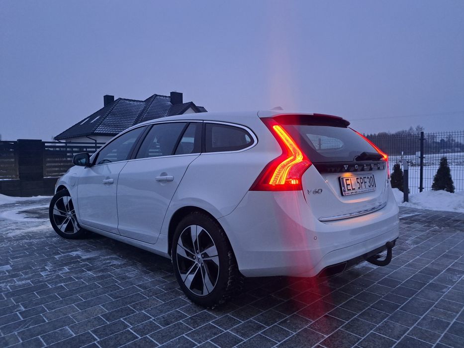 Volvo V60 D6 AWD Plug in Hybrid! Led! Bi-xenon! Navi!