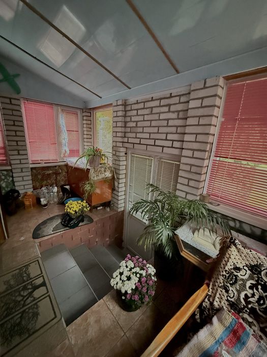 Будинок з ремонтом та виходом до водосховища . Велика ділянка, баня