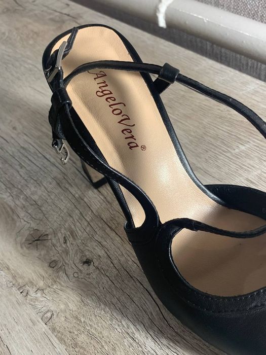 Шкіряні босоніжки