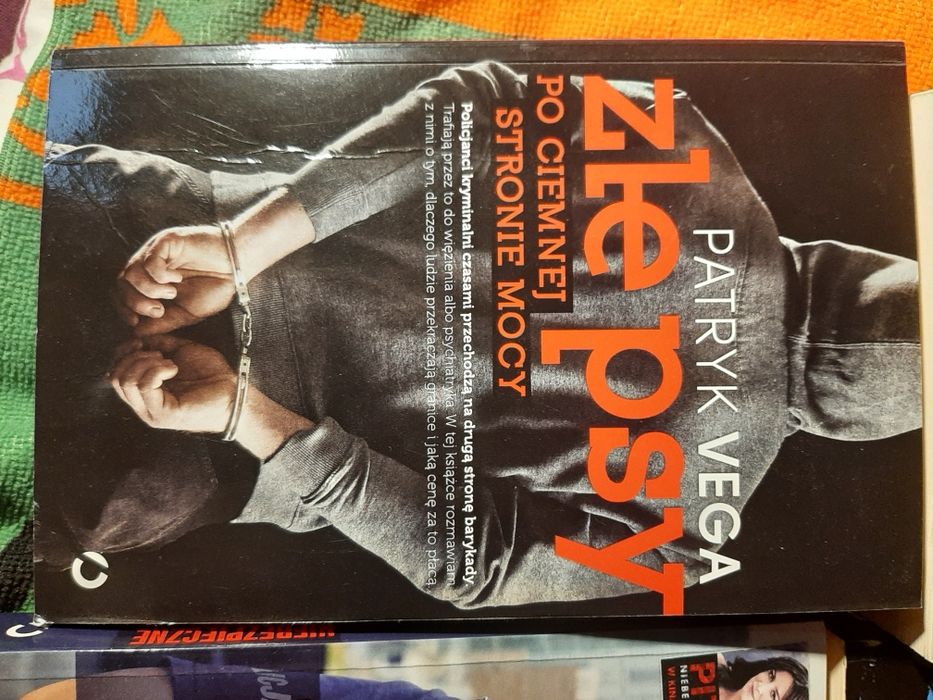 Patryk Vega, Złe psy