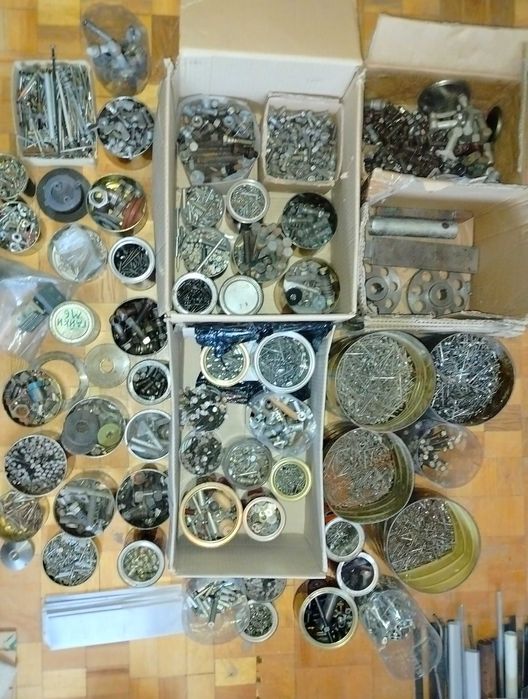 разное для строительства шайбы  болты  гайки гвозди 82 кг