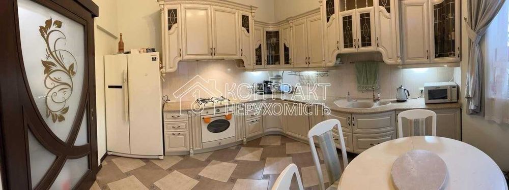 Продається будинок 307 м2, з бомбосховищем, м. Студентська
