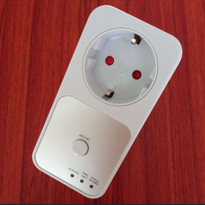 Розетка з Реле напруги, пристрій для захисту від стрибків напруги