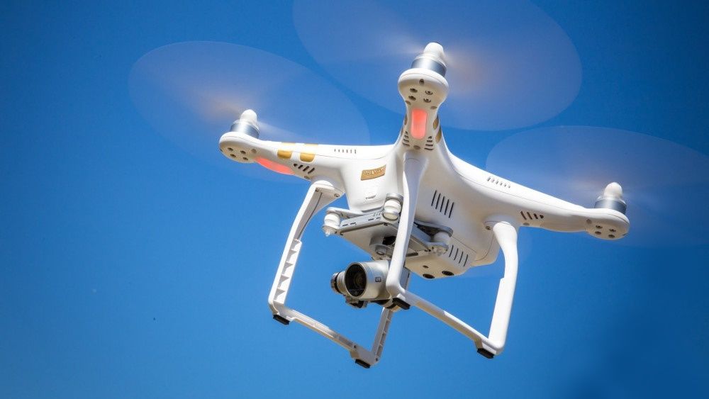 Drone Dji Phantom 3 Professional, adaptado para a pesca