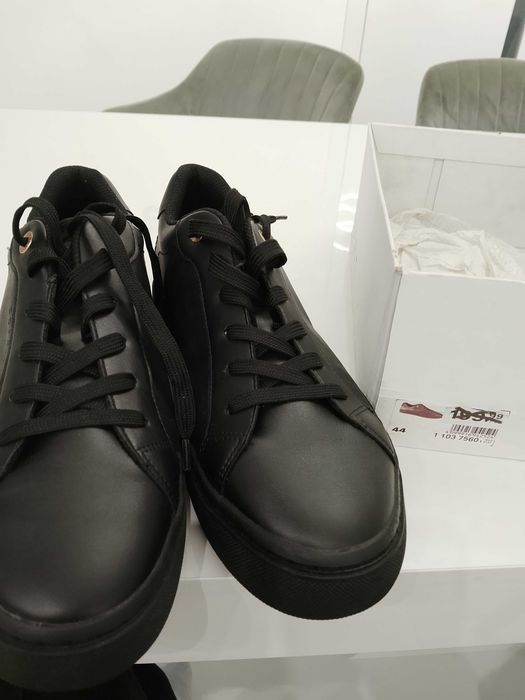 Nowe buty Esprit rozm 44