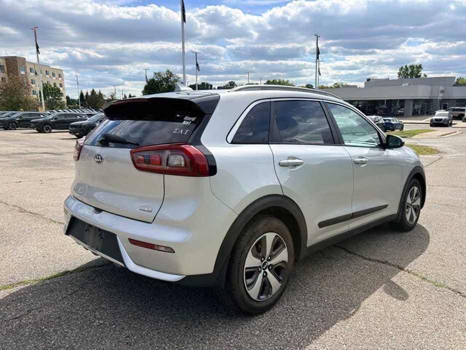 Kia Niro LX      2017