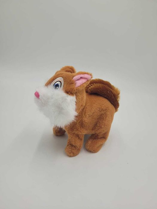 Wiewiórka na baterie chodząca rusza ogonem noskiem