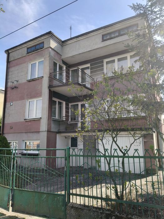 Dom 200+ m² Siedlce duży garaż | budynek dodatkowy
Dom 200+ m² Siedlce ul. Grabianowska | 3 poziomy | 2 kuchnie | 3 łazienki | 2 garaże | budynek doda