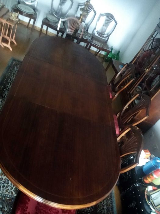 Mesa de jantar extensível em madeira folhada