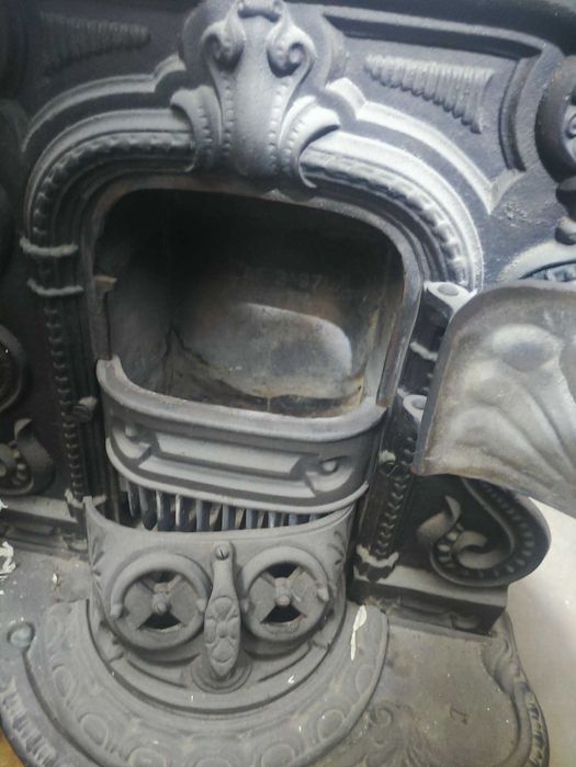 Salamandra em ferro fundido