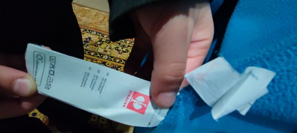 Куртка підліткова десь на+-  15 років.