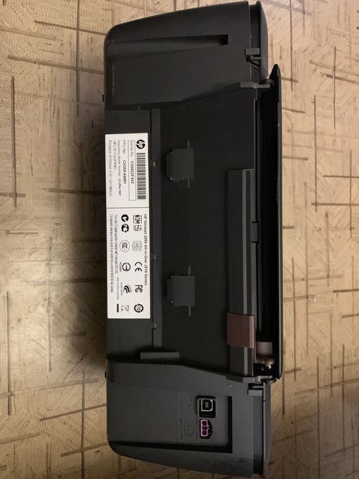 Принтер HP Deskjet 2050 без картриджей