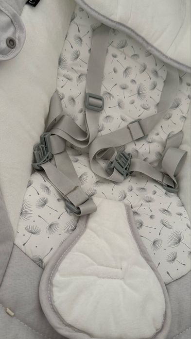 Momi заколисуючий центр