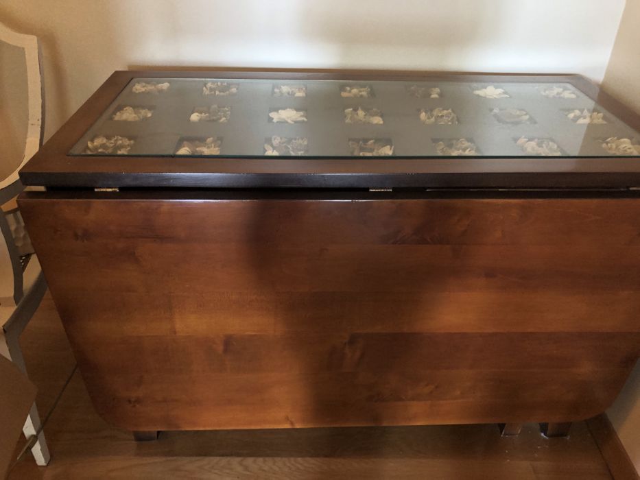 Mesa de madeira com abas de apoio