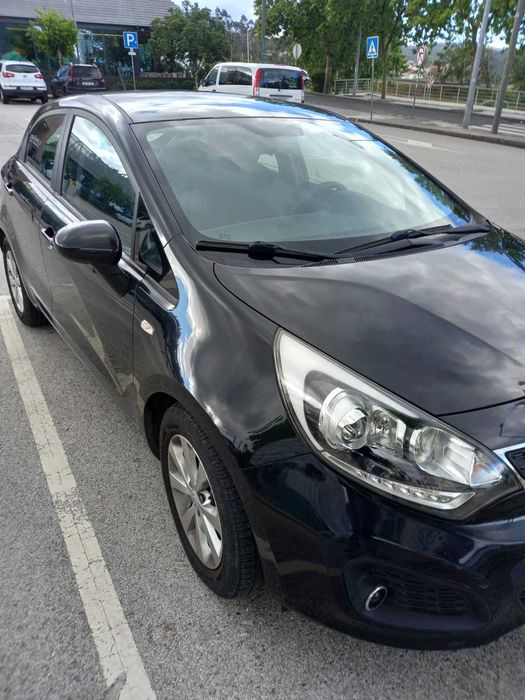 Kia Rio em ótimo estado