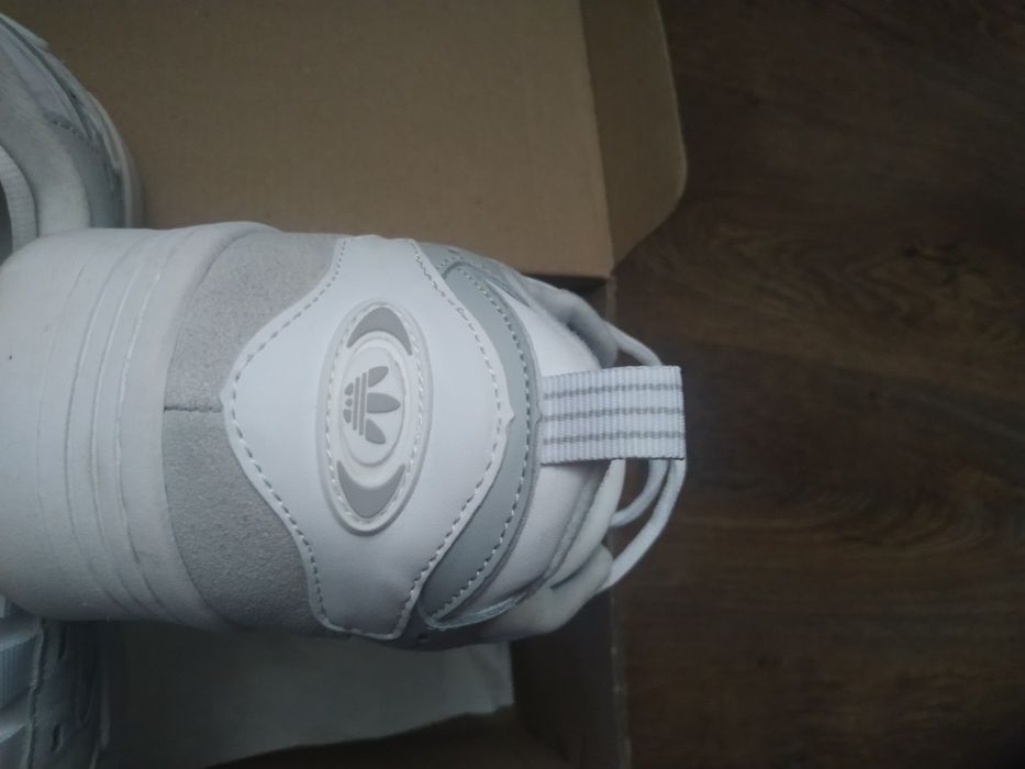 Кросівки Adidas оригінал,шкіряні