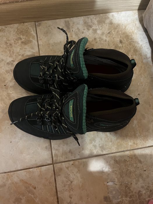 Ботінки Teva трекінгові