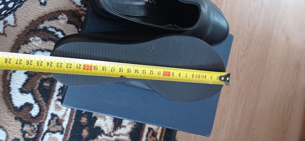 Жіноче взуття  шкіряне