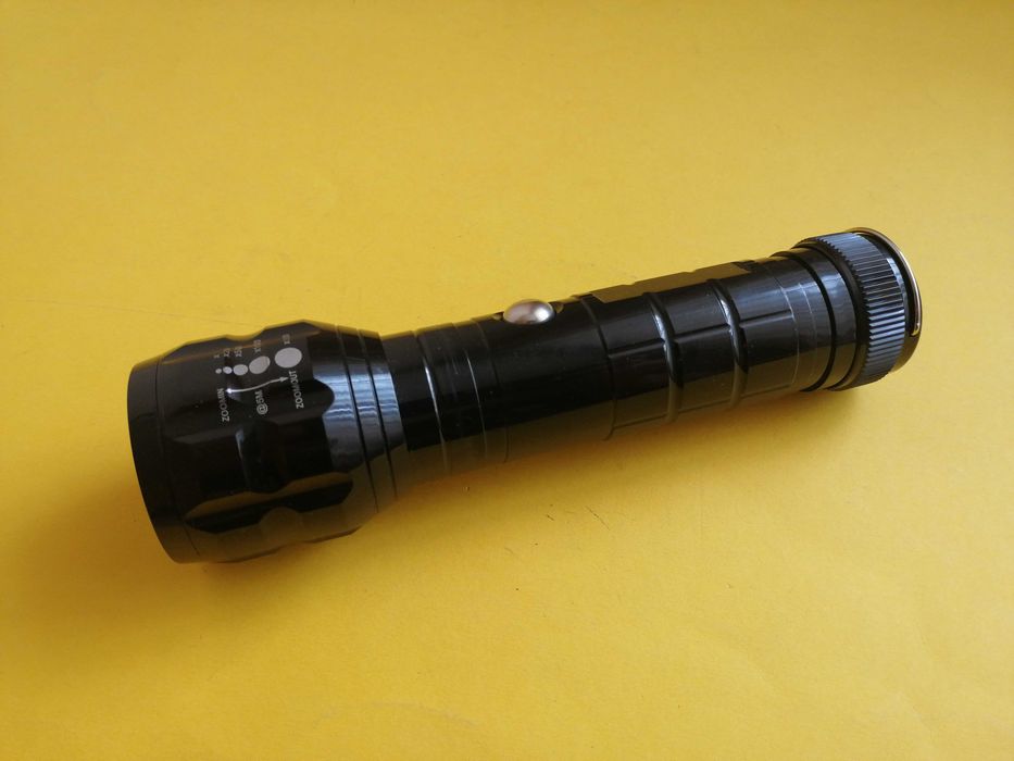 Latarka - led - zoom - kompas