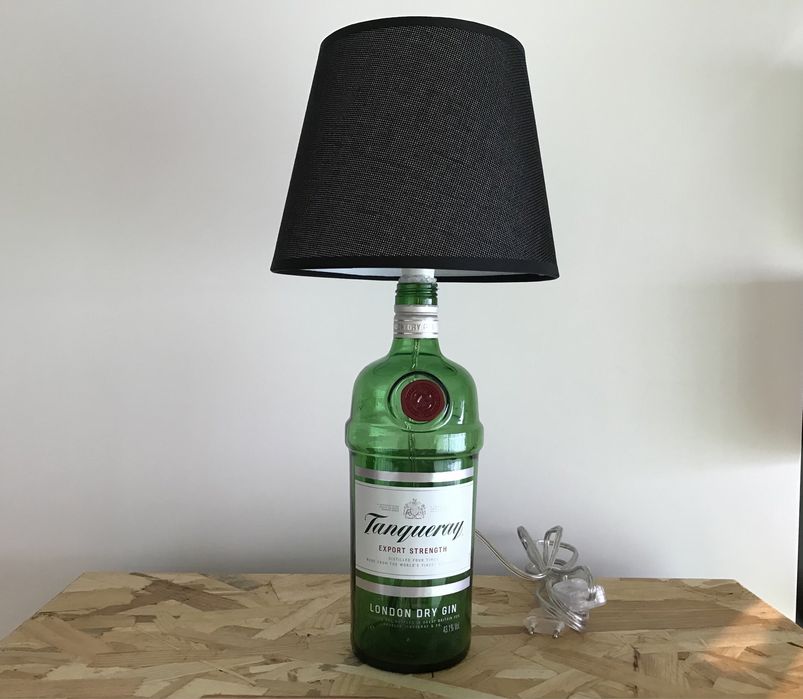 Candeeiro em Garrafas de Vidro