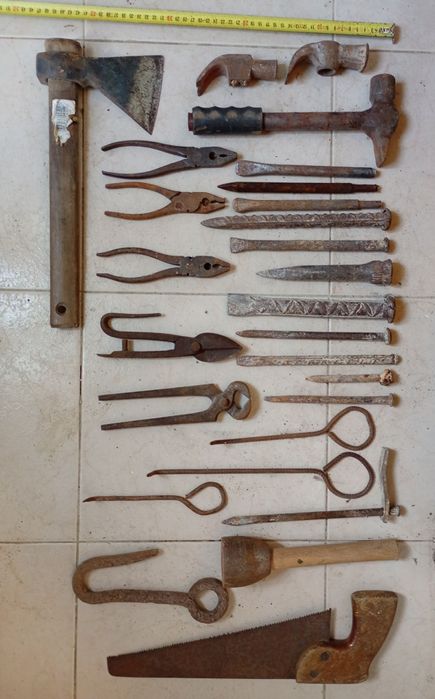 Conjunto de Ferramentas (Ponteiros, Escopos, Maceta, Machado, etc)